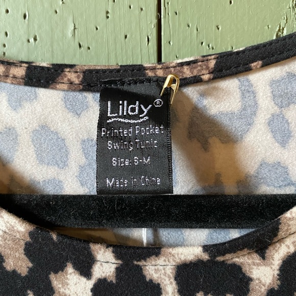 Super Cute Leopard Print Long Sleeve Tunic with Pockets - Picture 5 of 5